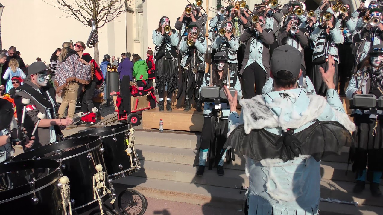 Escholzmatt Fasnacht 2019 &Auml;nteguugger Dorfplatz Auftritt Schmutziger Donnerstag 4K