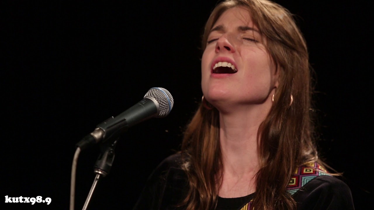 Angie McMahon- 