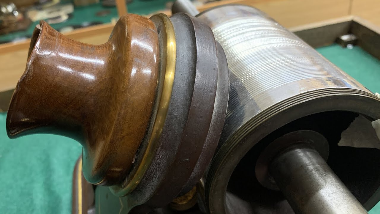 London Tinfoil Phonograph. Watch it actually work!