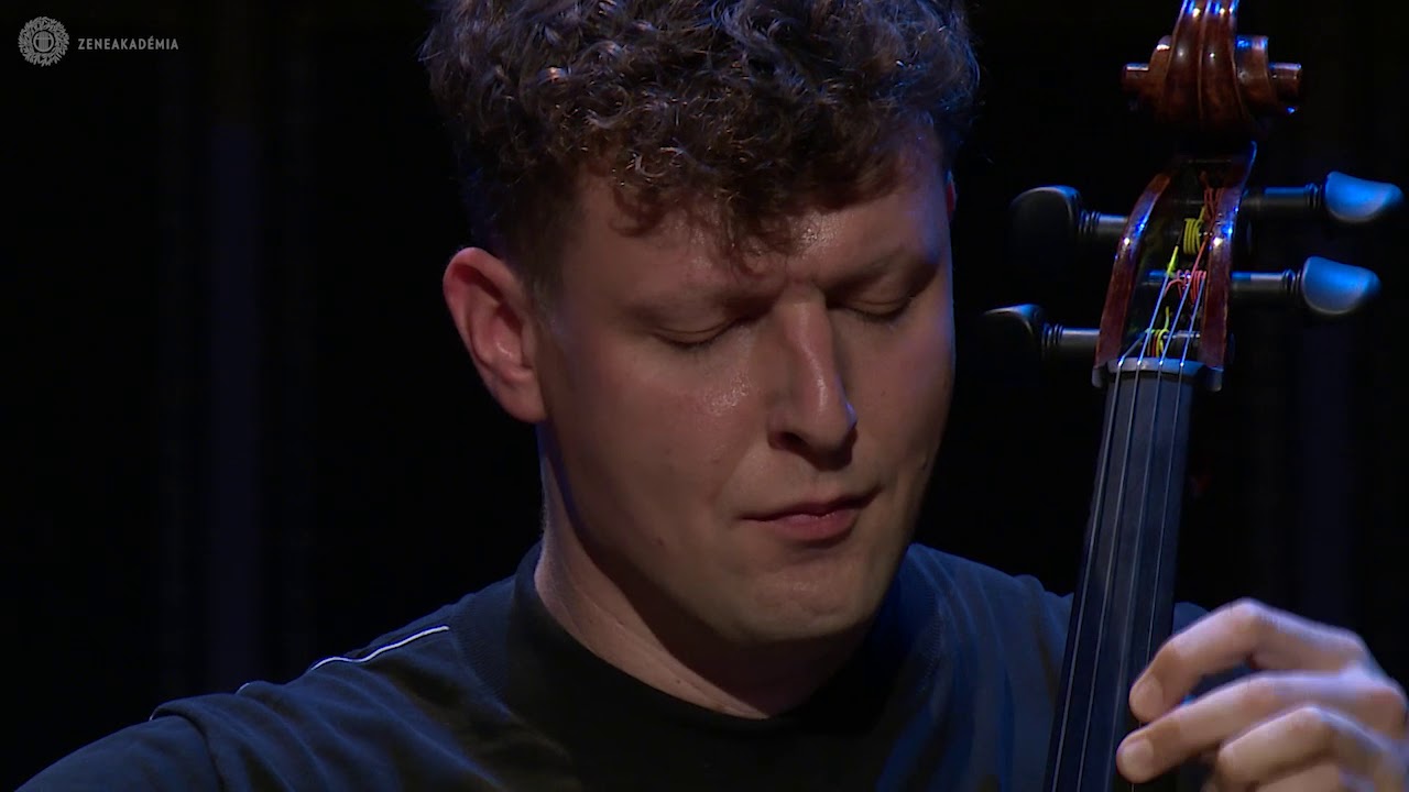 Istvan Vardai plays J.S. Bach: 6 Suites for Violoncello Solo - Part 3 - live