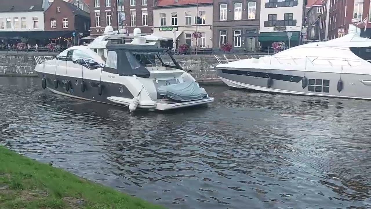 Azimut Yachts docking at Roermond