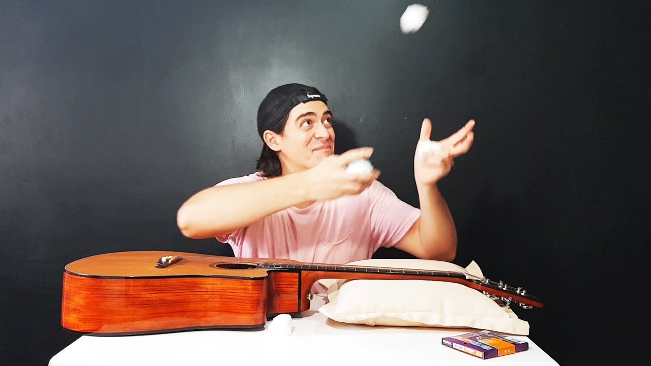 Como limpar seu violão, hidratar a escala e trocar as cordas perfeitamente!