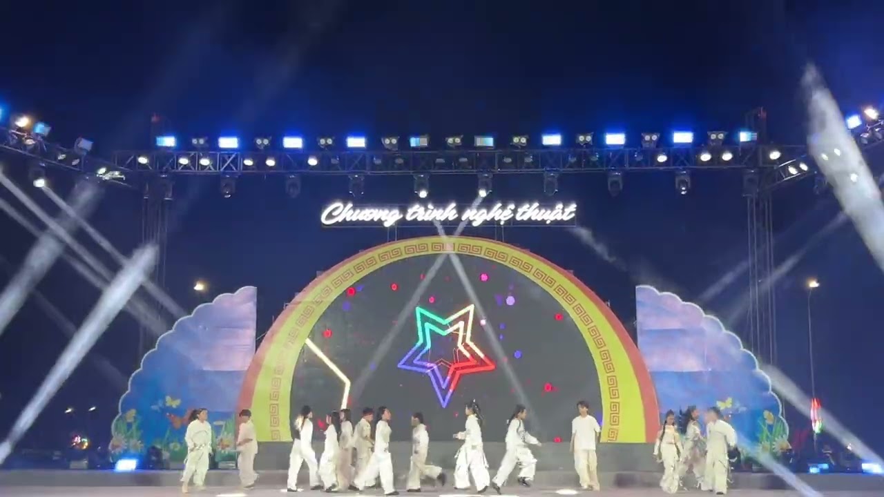 Cover dance tết đến xuân về - CB Gold