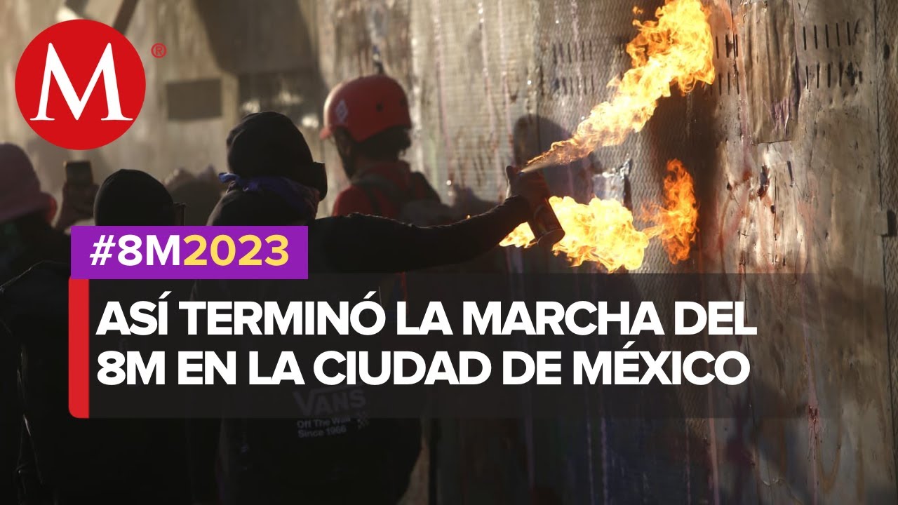 Mujeres que fueron a manifestarse en el Zócalo capitalino empiezan a retirarse