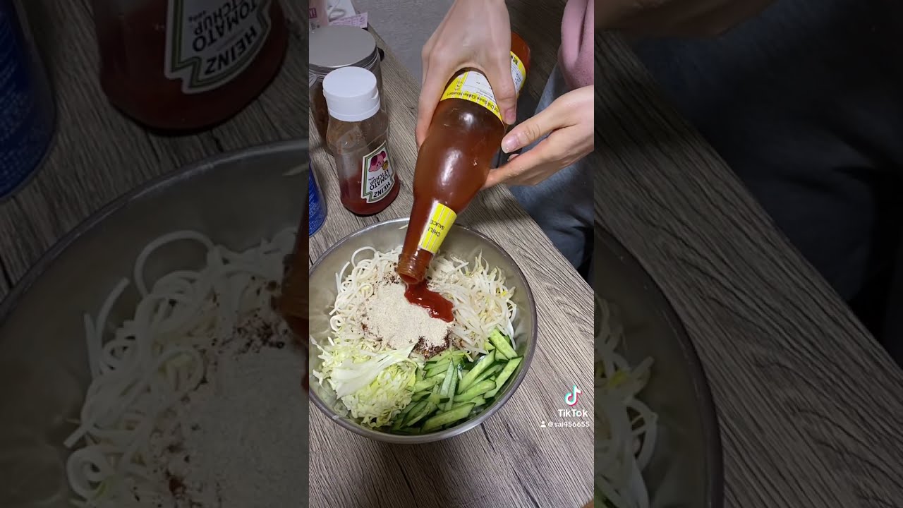 ခေါက်ဆွဲသုပ်စားကျမယ်🥗