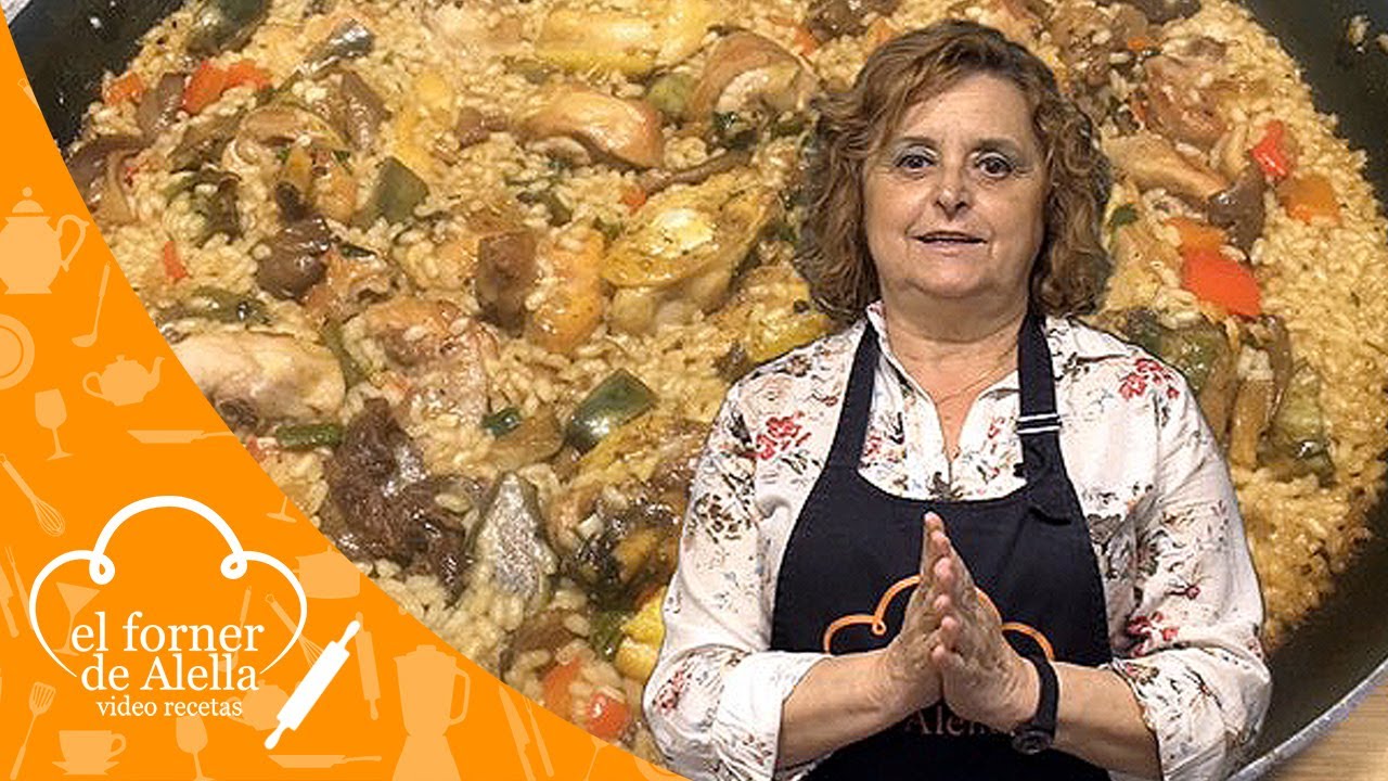 Paella de pollo y conejo