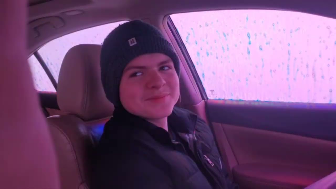 С ВНУКОМ НА Car wash.