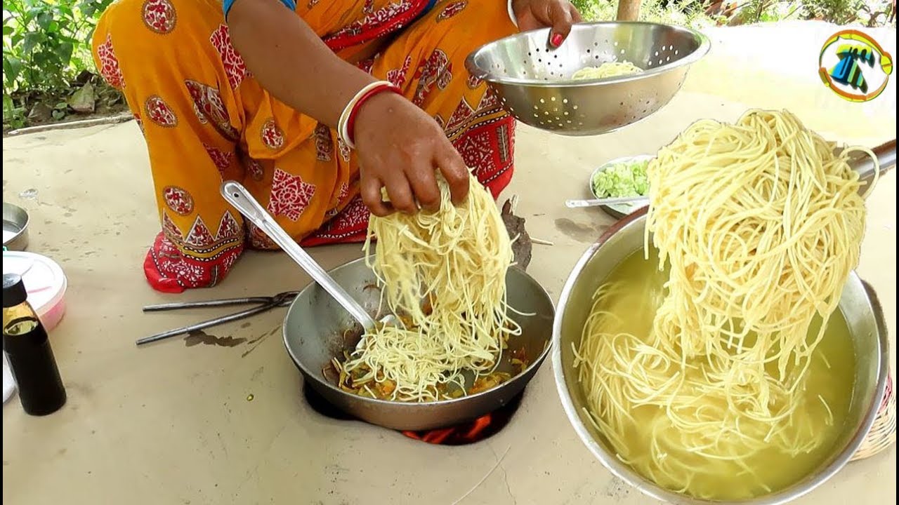 বিকালের রেসিপি গ্রাম্য পদ্ধতিতে সুস্বাদু চাউমিন  || Egg Chow mein Recipe in village style