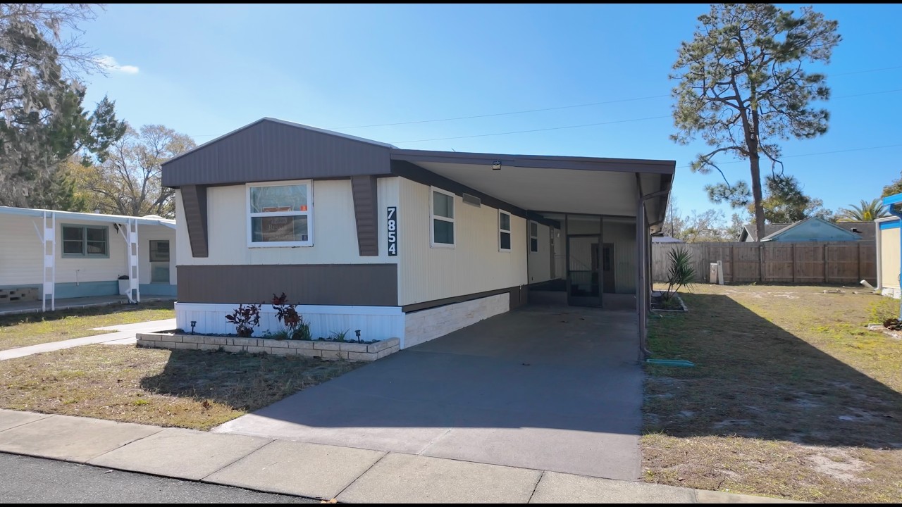 🏡 Welcome to 7854 Sunrunner Drive!✨ Orangewood Lakes