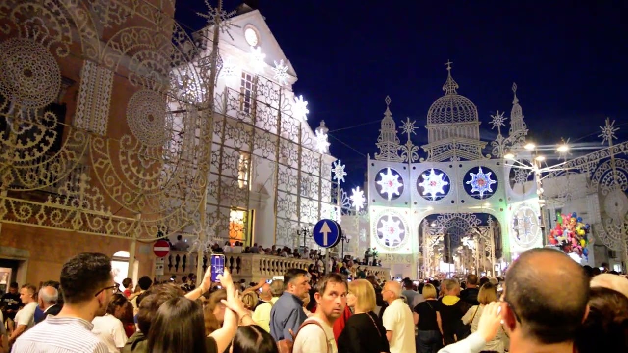 Festa di Sant'Erasmo 2022 Santeramo in Colle - Accensione musicale luminarie della ditta Faniuolo 2