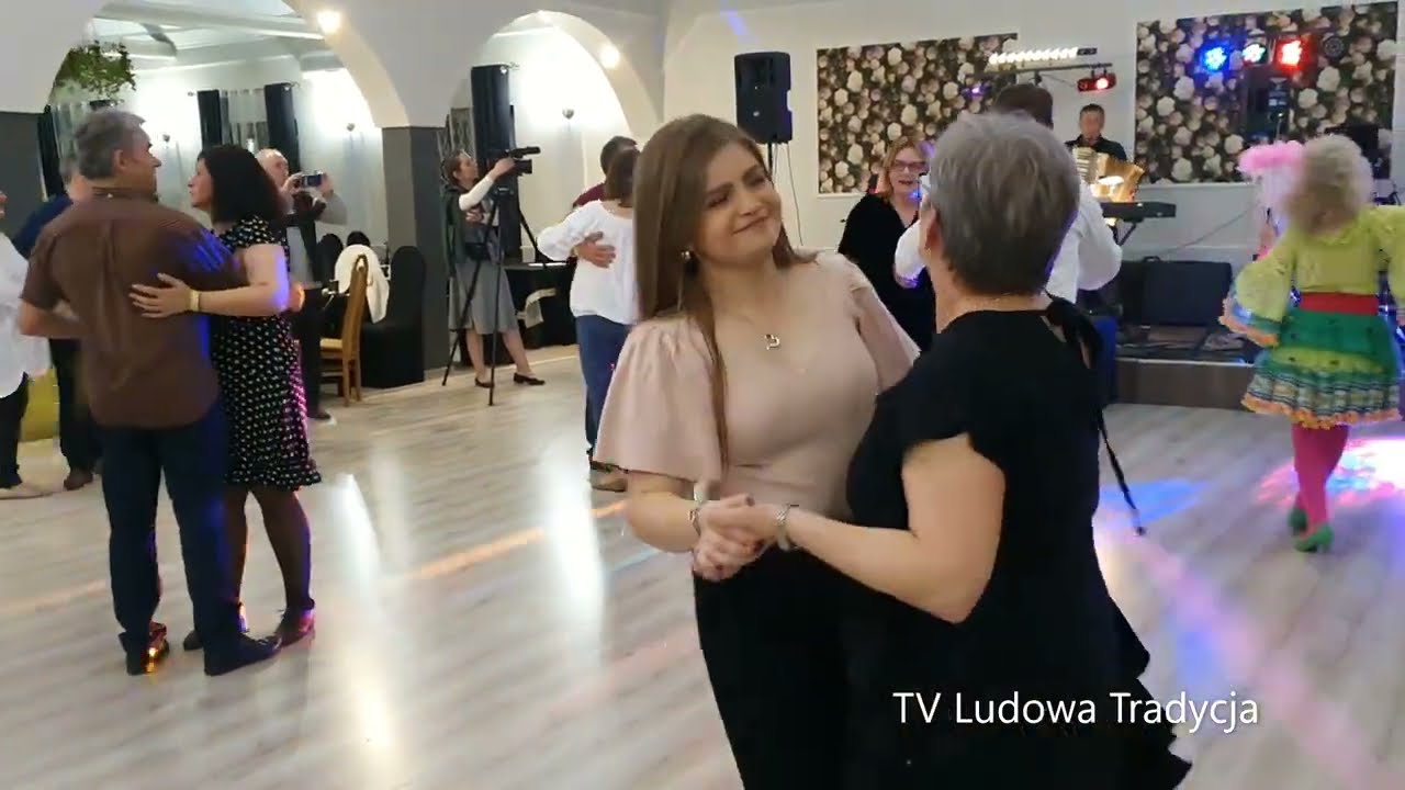 Wiązanka utworów tanecznych Kapeli Krzysztofa Wieruszewskiego w Złotym  Dworze