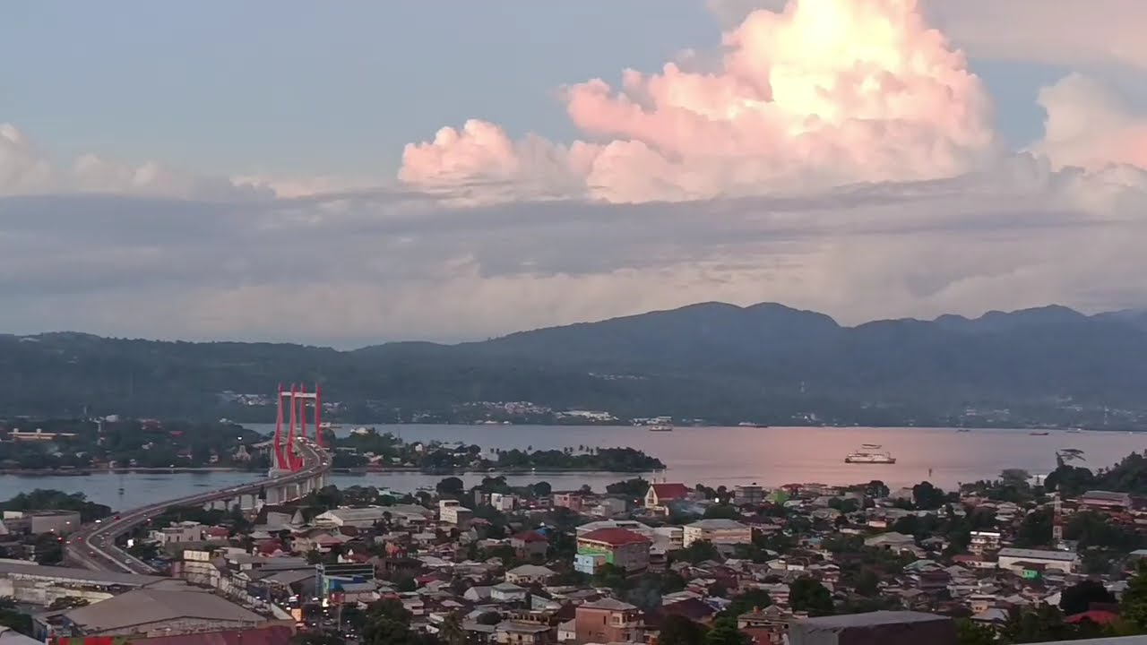 Terra cafe Ambon dan view Kota Ambon