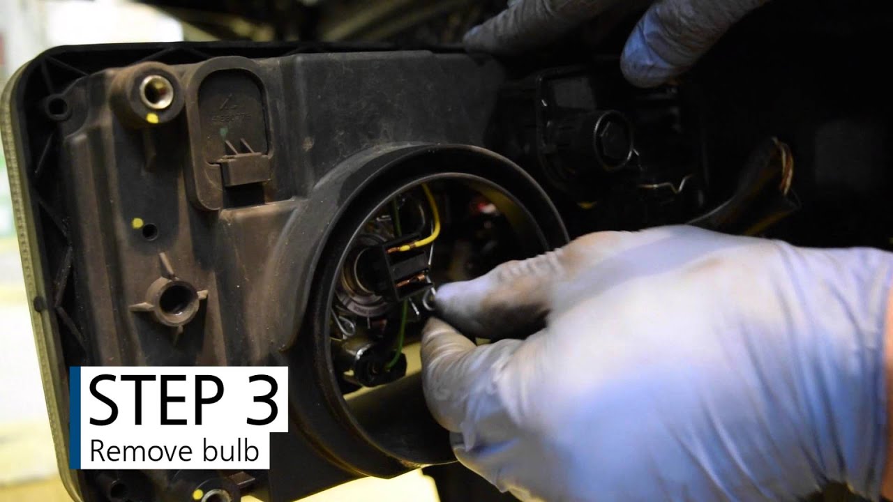 How to change the light bulbs on an Iveco 75 E16 truck