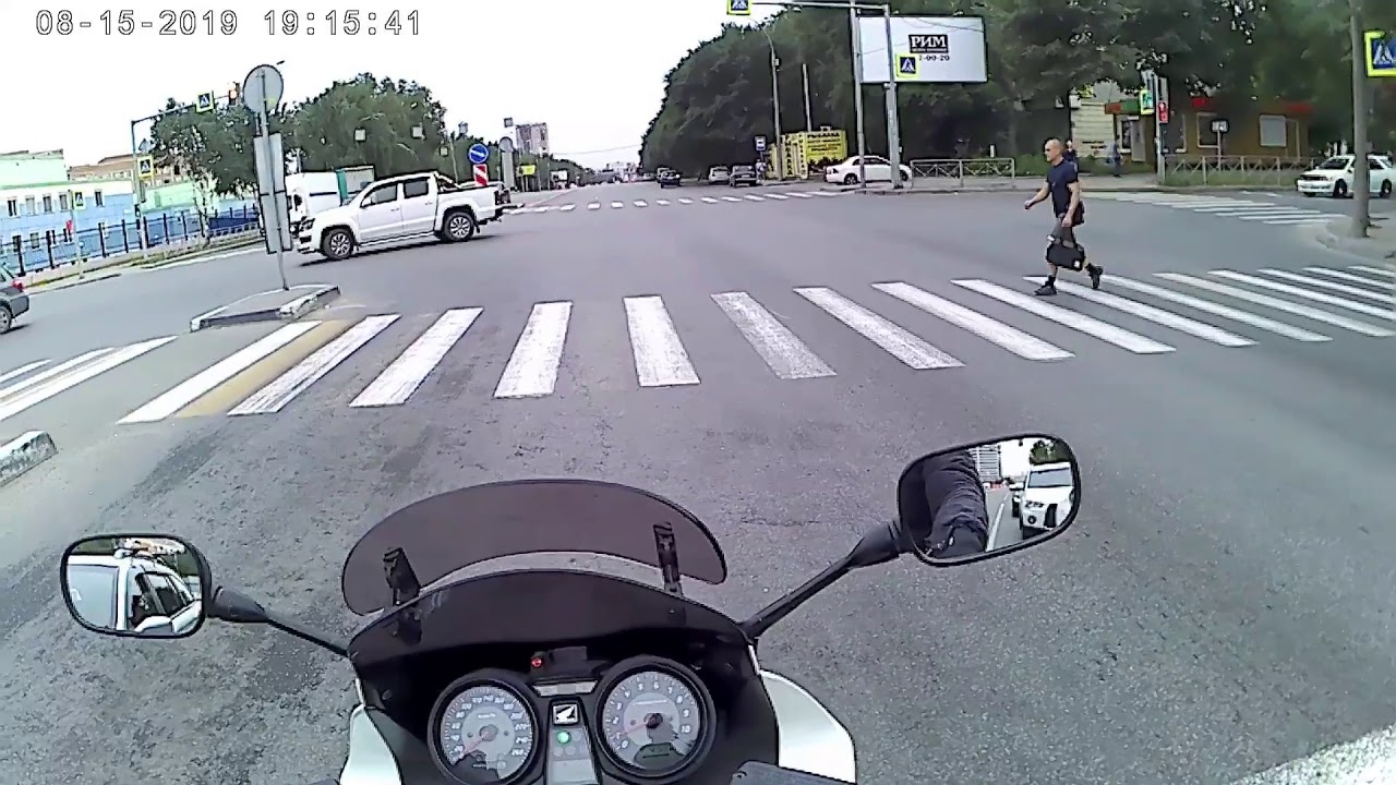 cb1300 sc54 в час пик по городу, отличная тяга во всём  диапазоне  оборотов