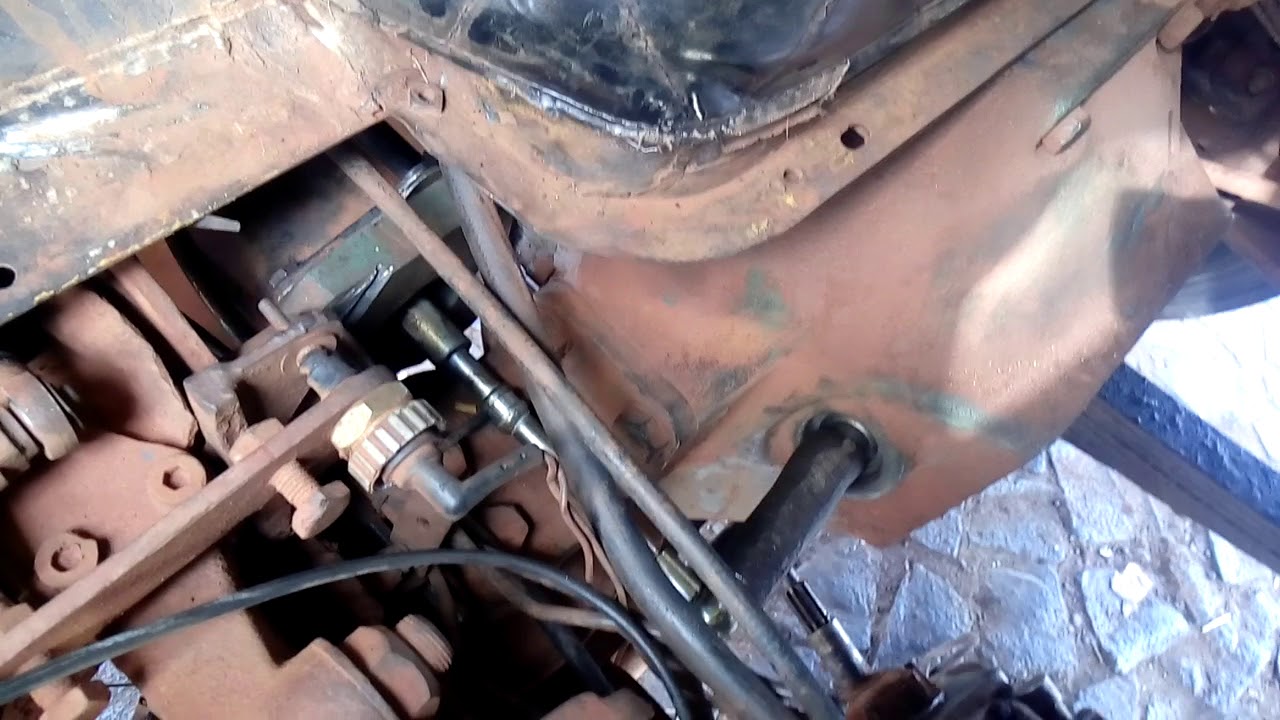 Trocando o garfo da embreagem do caminhão 1518 mb