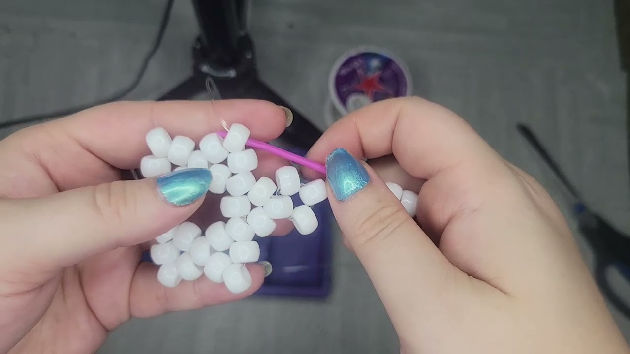 Учебное пособие по созданию брелка-снежинки Kandi