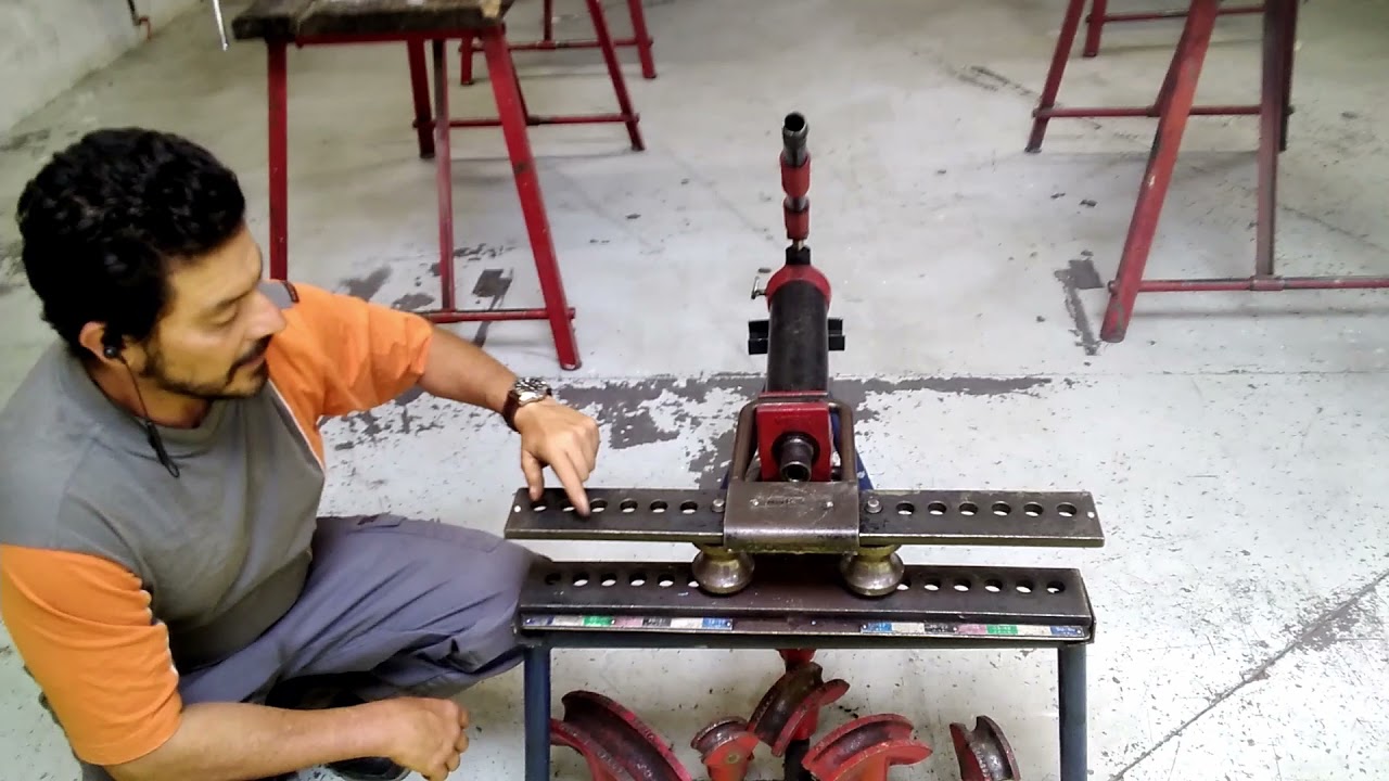 Cintrage &agrave; 90&deg; avec une cintreuse hydraulique VIRAX  - tube acier -