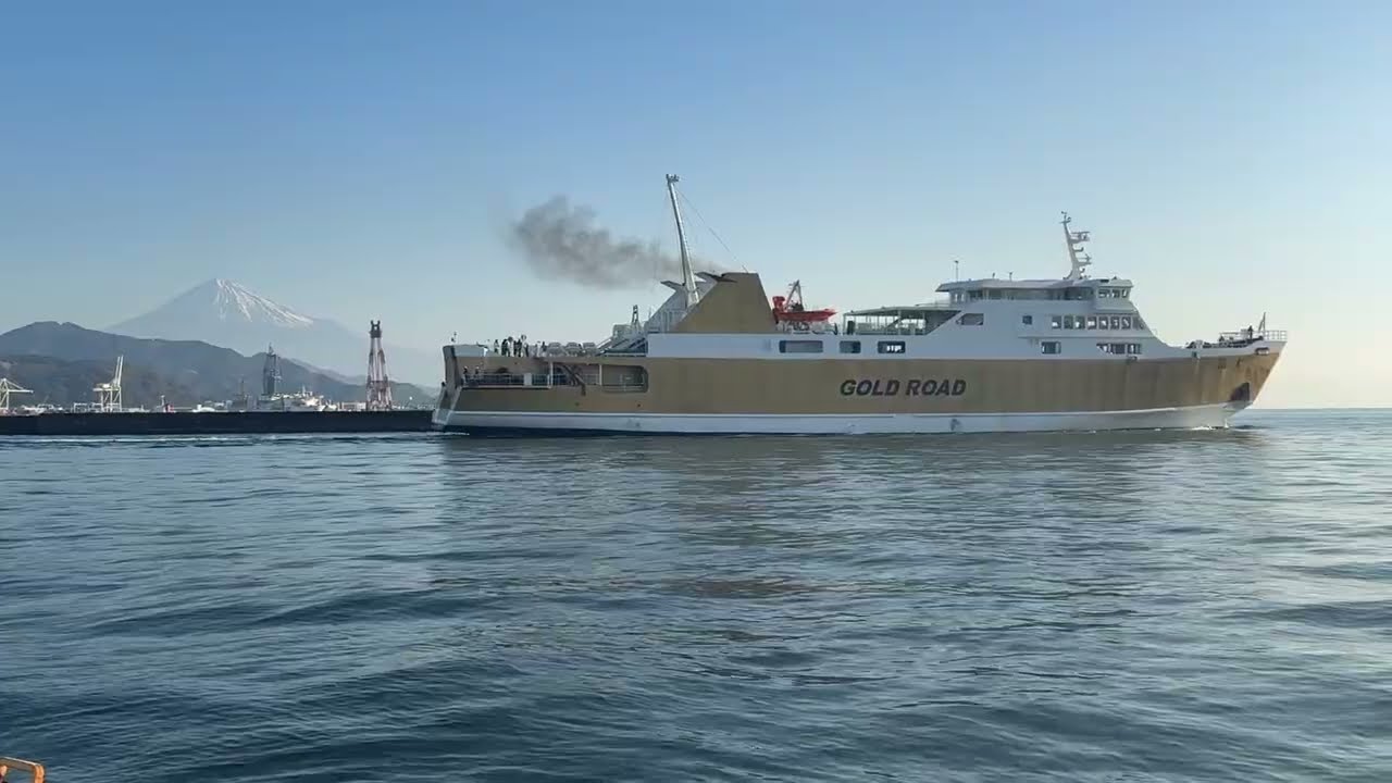 邦船「飛鳥Ⅱ」清水港、入港。富士山の前で回頭、旋回  2026.2.21