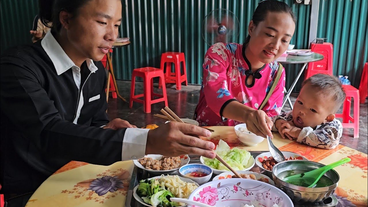 Kind man shows love to single mother - invites them to restaurant for delicious food | anh hmong