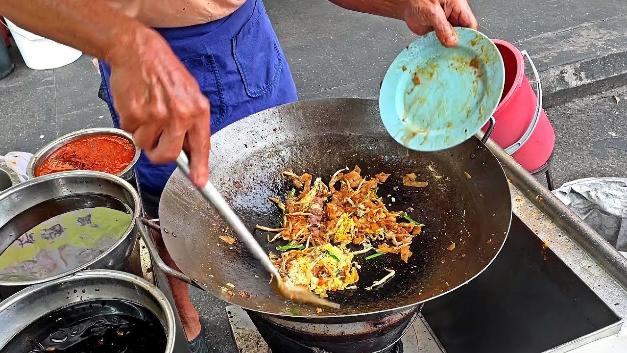 Penang Famous Char Koay Teow Stall Sells 500 Plates Daily?! | Penang Street Food | Malaysia | 炒粿条