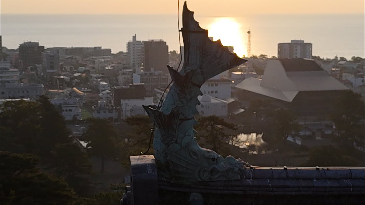Air3 小田原城に昇る朝日 -天守閣と夜明けの空撮(Air3 Sunrise Over Odawara Castle-Aerial Dawn Views)