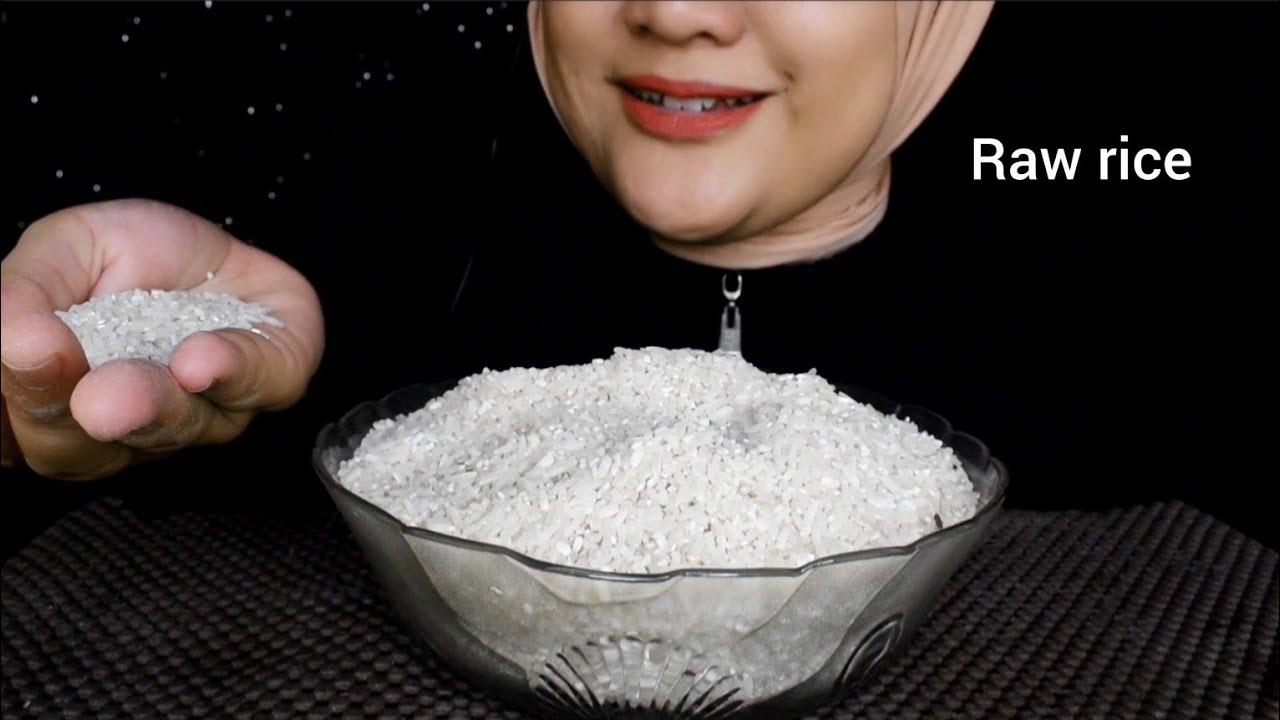 ASMR RAW RICE EATING||RAW RICE ||MAKAN BERAS MENTAH DIMANGKOK PAKE TANGAN ✋✋✋