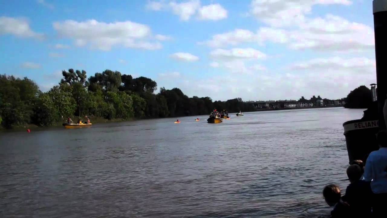 DAVID WALLIAMS APPROACHES CHISWICK PIER