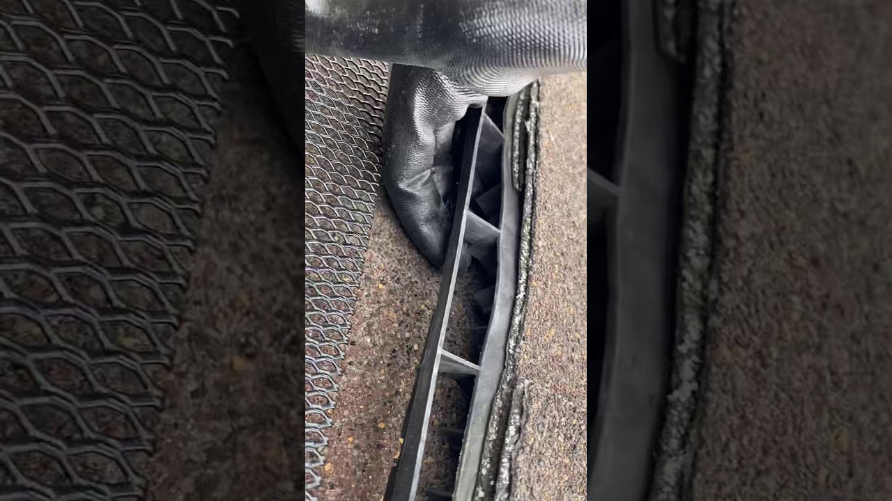 Ridge vent system sealing against bat entry