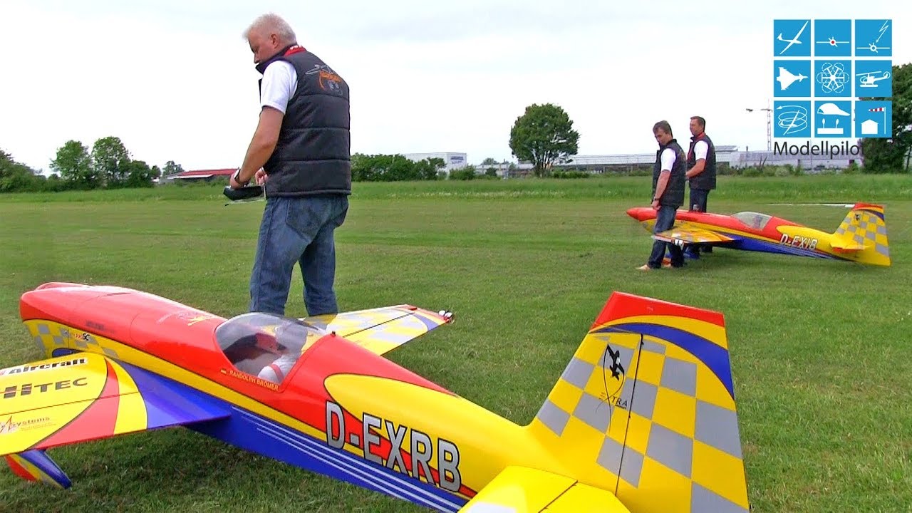 2X EXTRA 330SC 41% 1:2,2 KRILL GERMAN AEROBATIC TEAM RC SYNCHRONIC FLIGHT MULTIPLEX AIRSHOW 2015