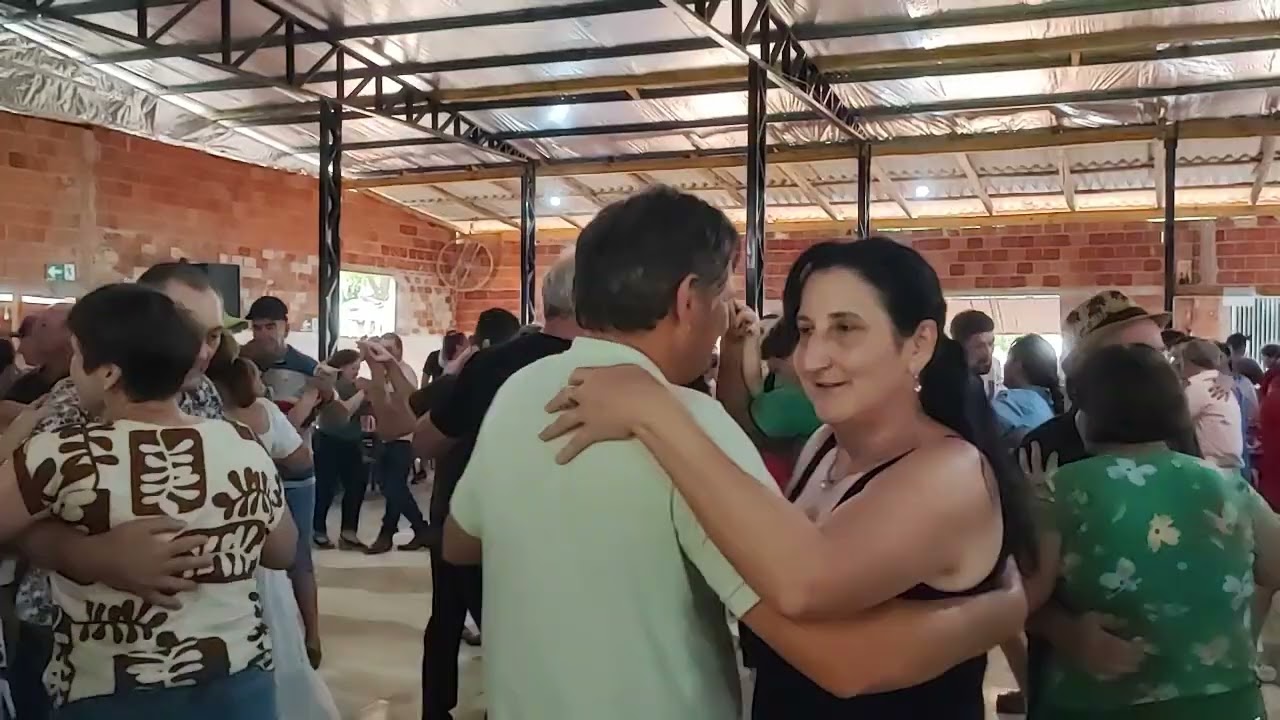 Um Matinê muito animado no clube Piamolin, com animação da Banda os Fiss.