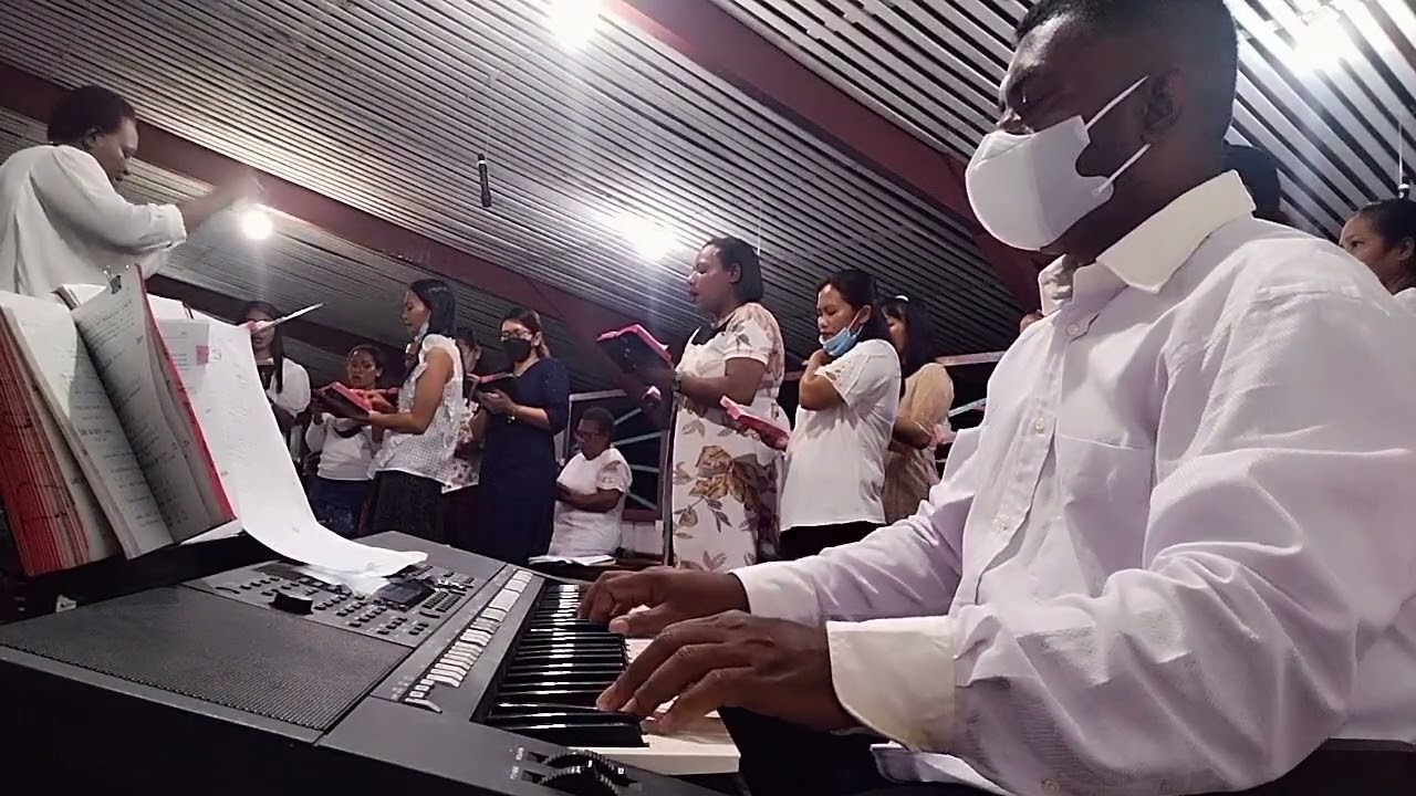MARI KITA PUJI KRISTUS | MB 406