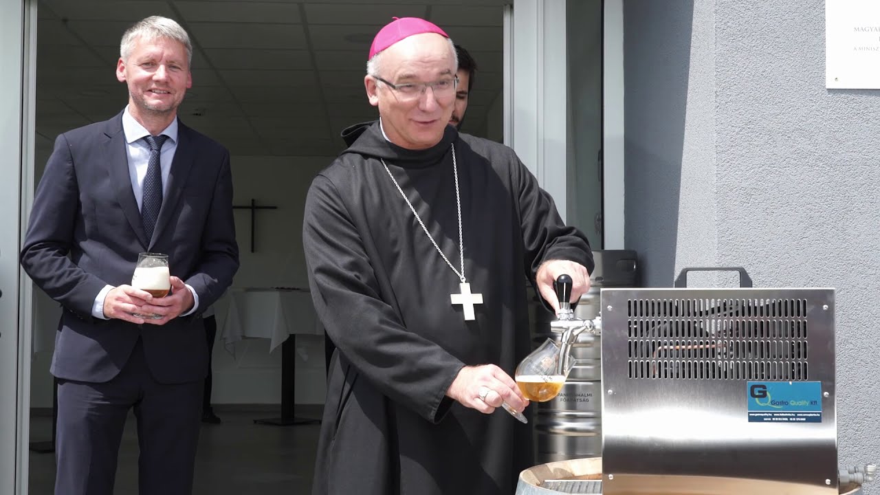 &Aacute;tadt&aacute;k a Pannonhalmi Főap&aacute;ts&aacute;g s&ouml;rfőzd&eacute;j&eacute;t