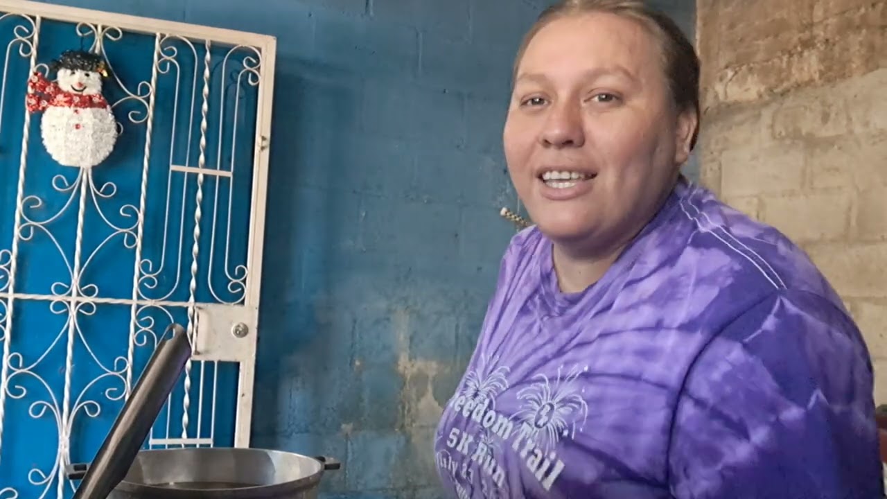 Este dia nos bamos apreparar unas rricas chicharras😋😋