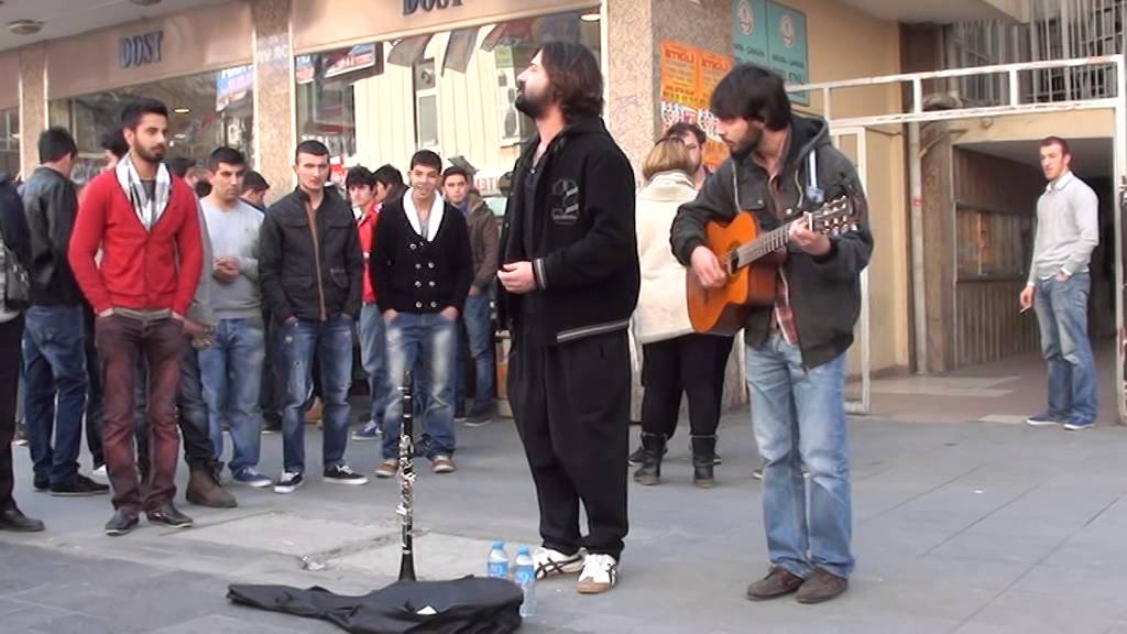 Sokak Konseri , Karanfil Sokak Kızılay'da  Koray Avcı Keyfi