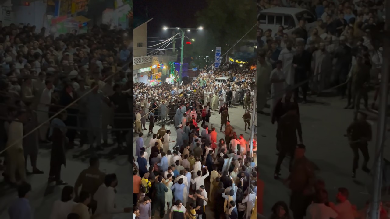 Police r Tourist ma fight Murree Mallroad #14august #pakistan #murreehills #subscribe #youtubeshort