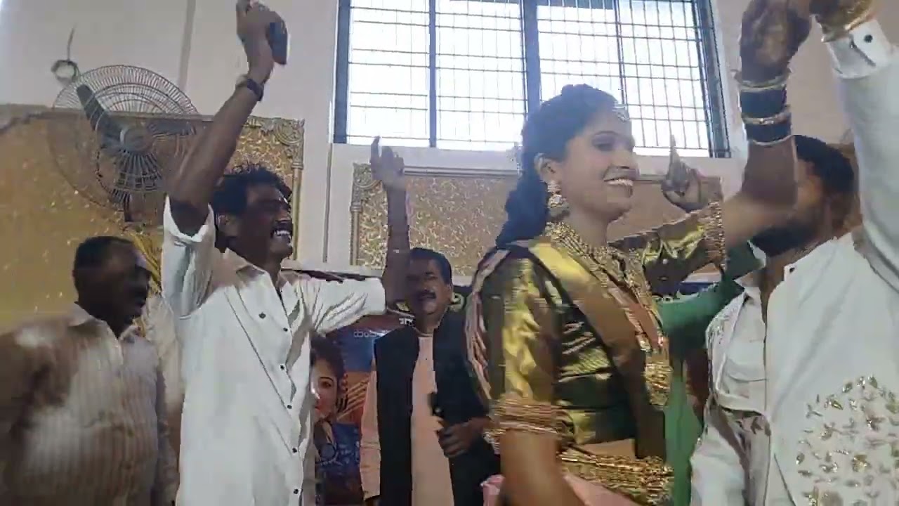 ದೇವಣ್ಣ ನಿನ್ನ ಮೇಲೆ ಮನಸಣ್ಣ ಆಗೈತೆ ಮೈ ತುಂಬಾ ನೋಡೋಣ