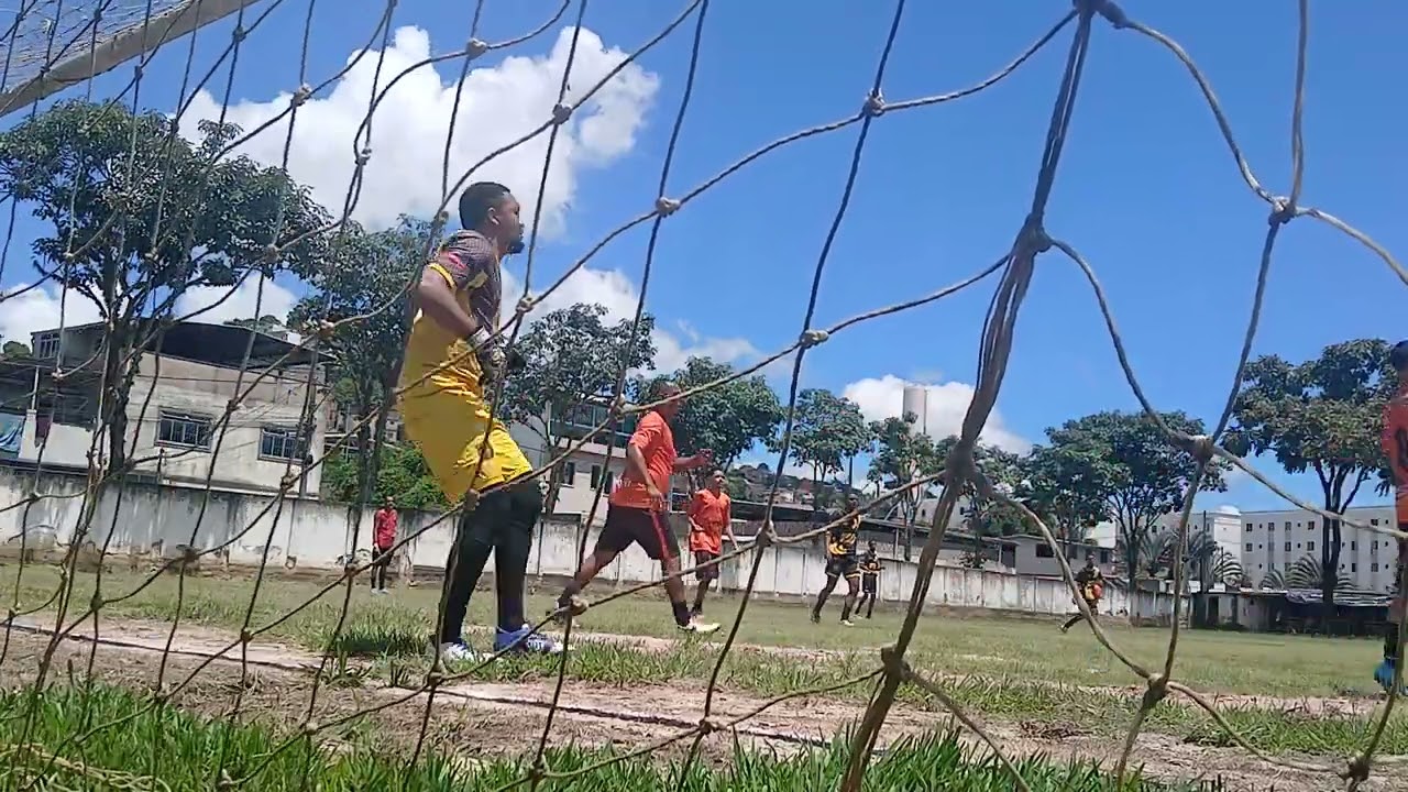 Jogando no time novo entrei só no segundo tempo 