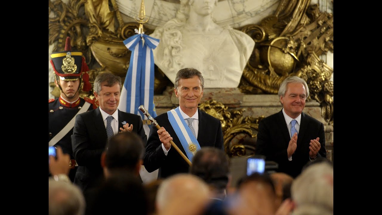 Mauricio Macri recibió el Bastón Presidencial. Cadena Nacional.