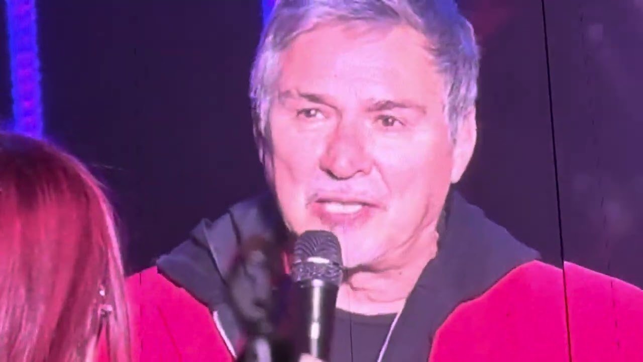 RBD agradece a PEDRO DAMI&Aacute;N en el estadio azteca