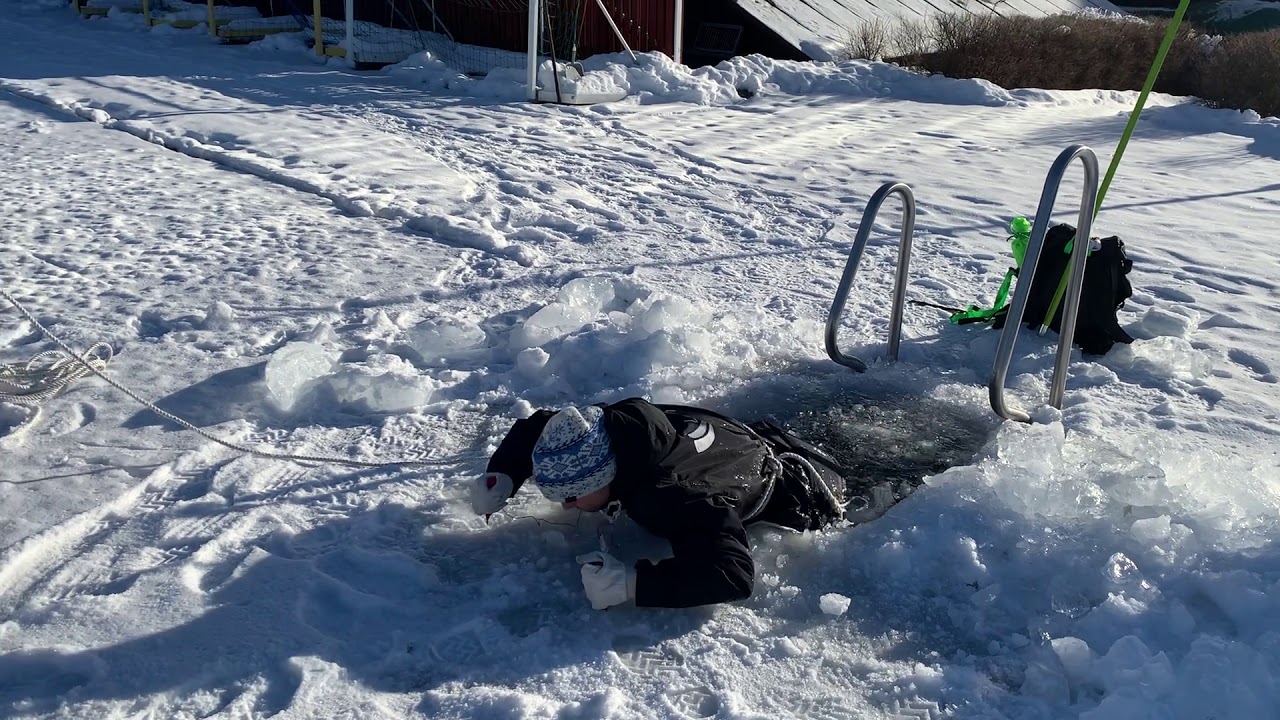 Tips för att ta sig upp ur isvak med isdubbar.