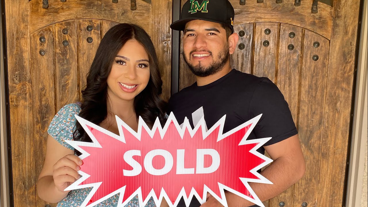 We Got The keys To Our House !! 🏡 🔑