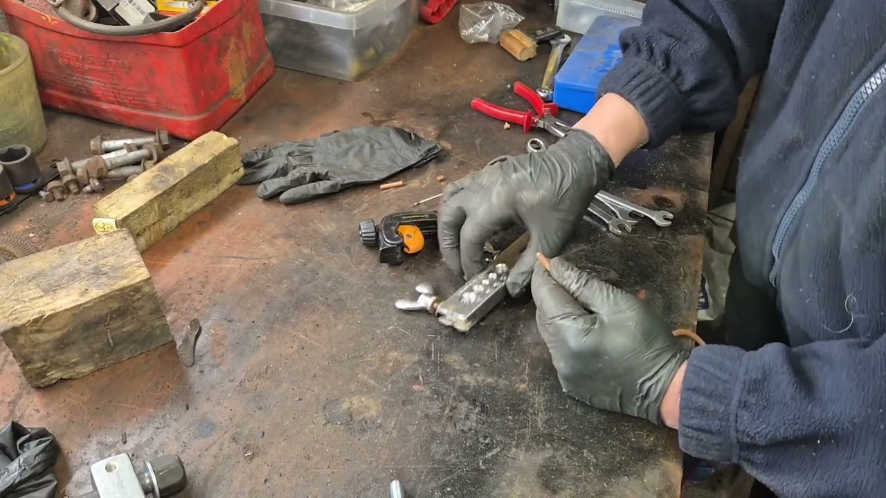 Mini brake pipes and rear shock 