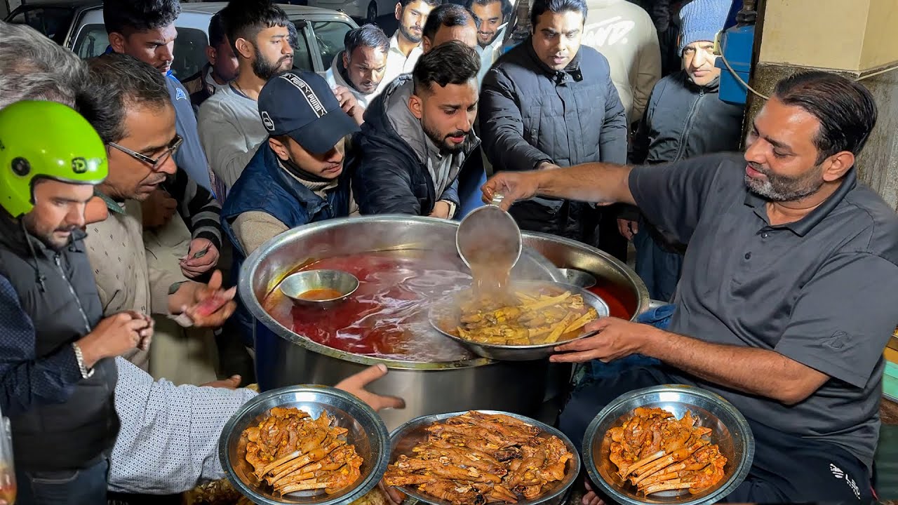 BAKRE KE SIRI PAYE | Crazy Rush On Manoo Siri Paye Nashta | Ramzan Sehri Special Street Food Lahore