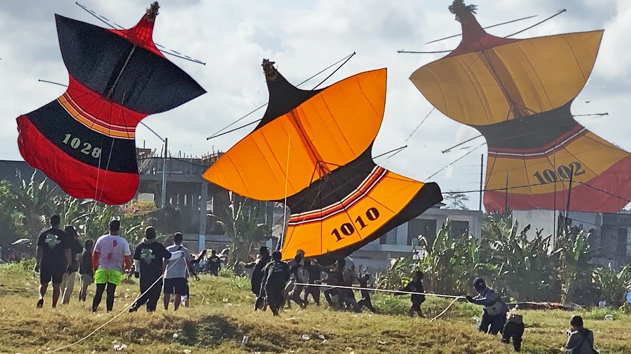 MANUVER EXTREME PARA RAKSASA LAYANGAN BALI BERTARUNG DI MEDAN PADANG GALAK PELANGI BALI 2025