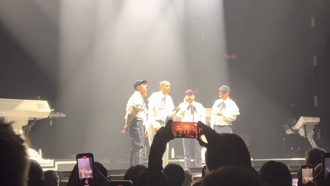 Curtain call: mon amour [a cappella]  (Stromae @ NYC-MSG 11/21/2022)