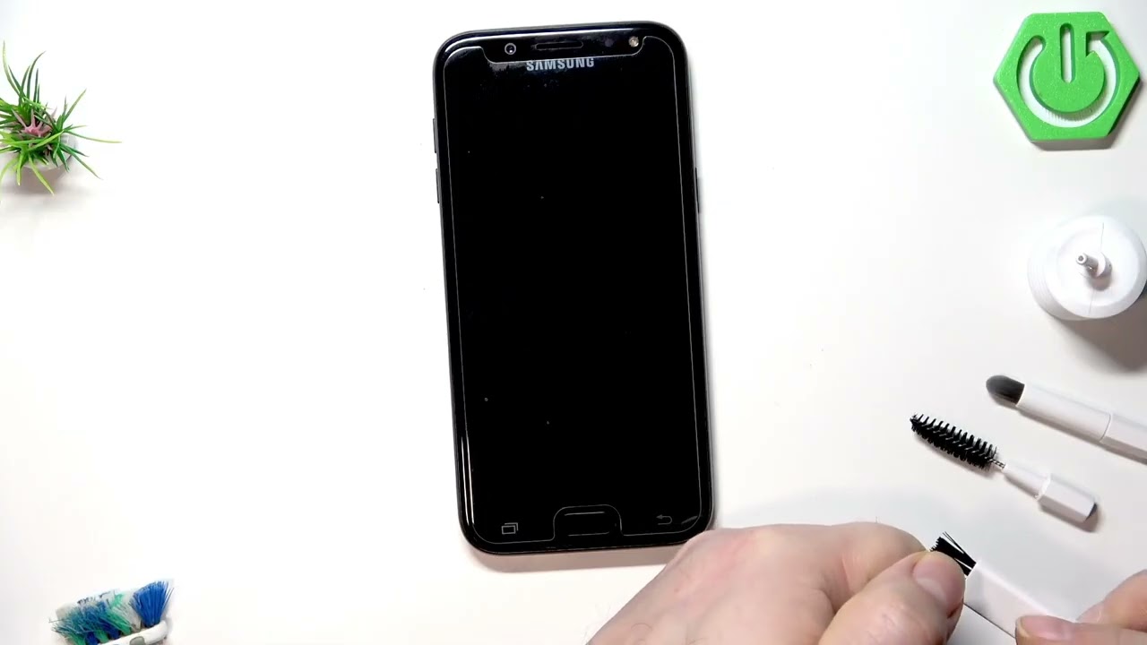 SAMSUNG J530 Galaxy J5 2017 のマイクを掃除する方法