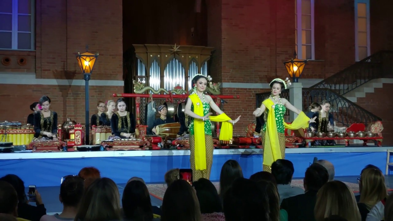 Tari Gambyong Pareanom di Tsaritsyno Palace Moscow