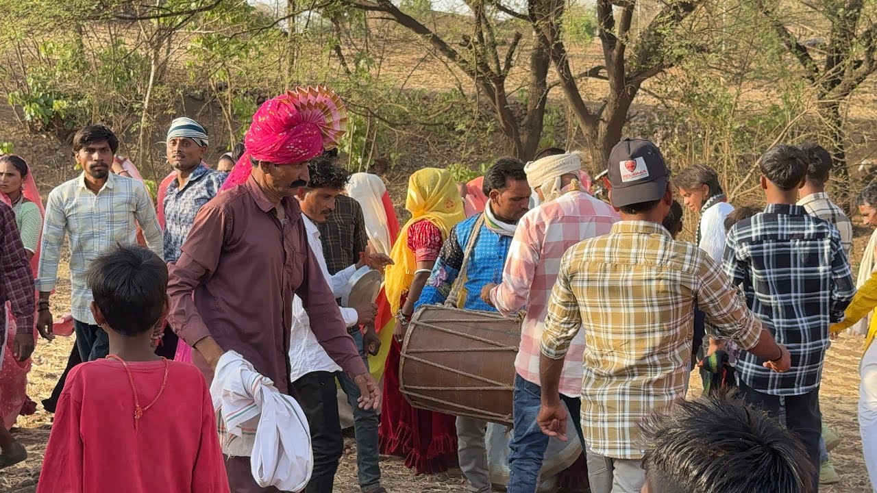 झाबुआ की आदिवासी शादी में मंडल ढोल पर झूमे सब | जबरदस्त डांस और मस्ती का माहौल / Adivasi of jhabua