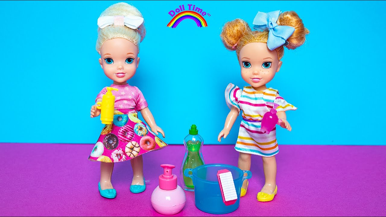 Cleaning Up! Elsa and Anna clean Messy Room