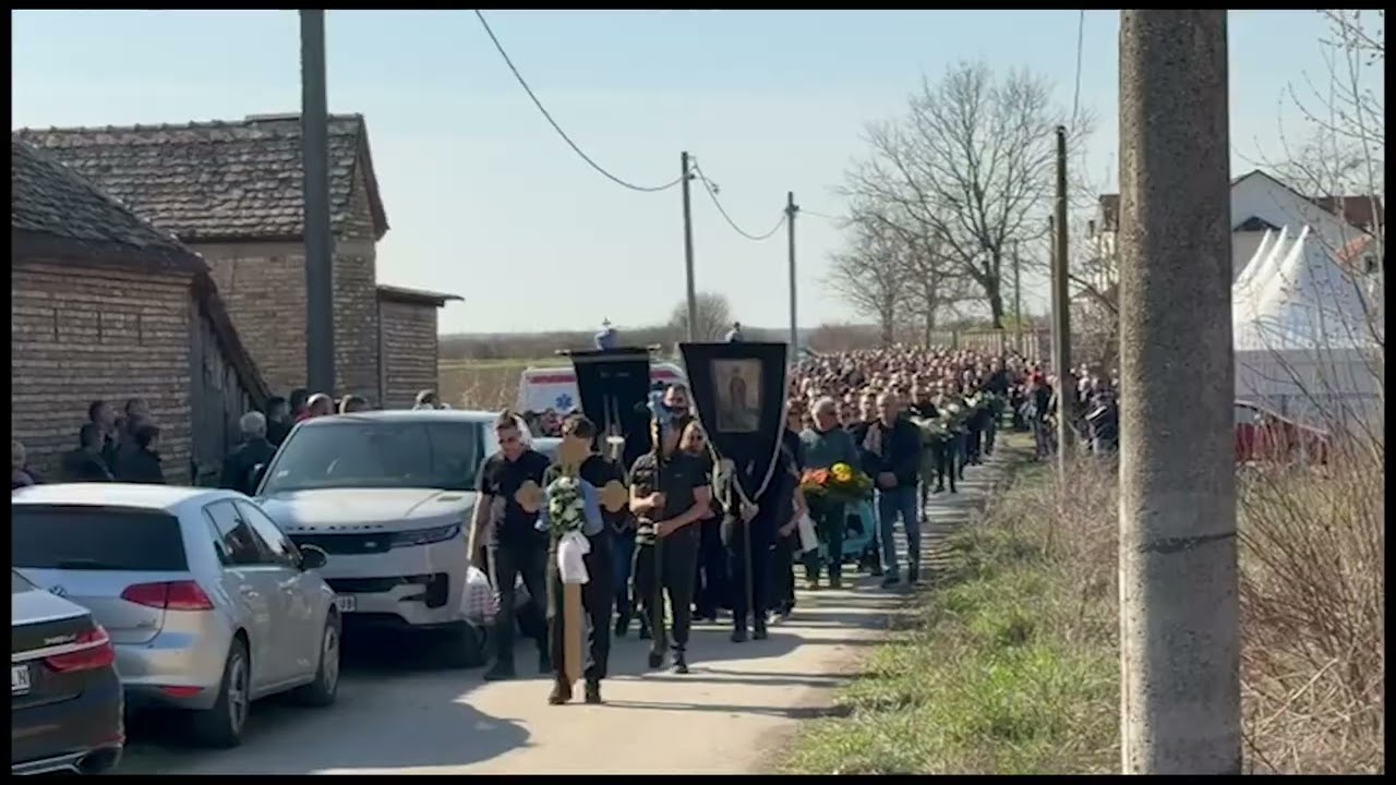 UŽIVO BRESTAČ! Tužna povorka krenula ka groblju da Dragana isprati na večni počinak!